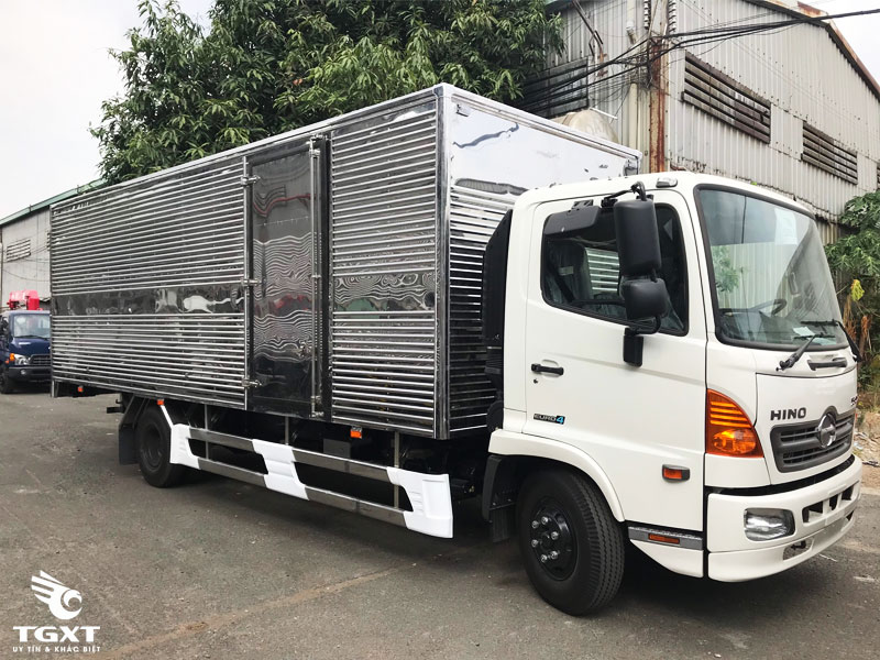 Xe tải Hino FC9JLTC 6.5 tấn thùng kín